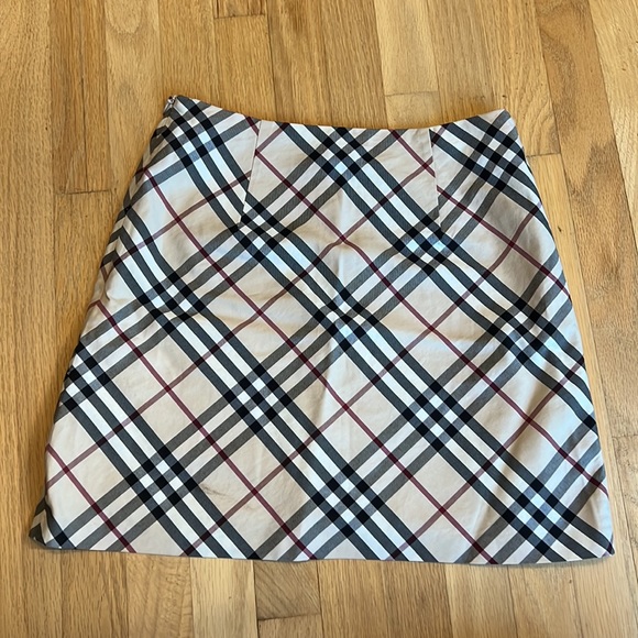 BURBERRY - MINI SKIRT - Picture 2 of 4